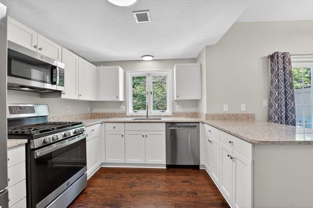 1 Melville Ct B, Bourne, MA 02559