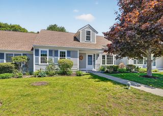 1 Melville Ct B, Bourne, MA 02559