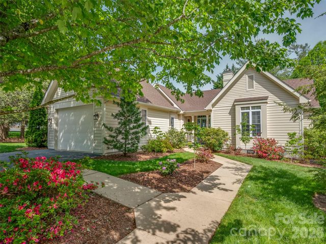90 Dunroy Drive, Hendersonville, NC 28739