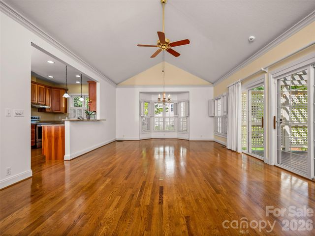 90 Dunroy Drive, Hendersonville, NC 28739