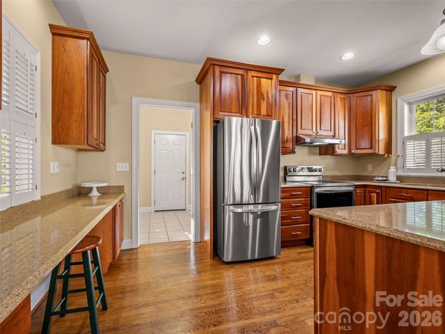 90 Dunroy Drive, Hendersonville, NC 28739