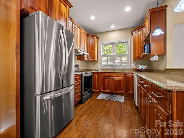 90 Dunroy Drive, Hendersonville, NC 28739