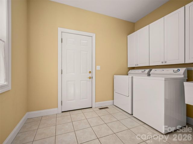 90 Dunroy Drive, Hendersonville, NC 28739