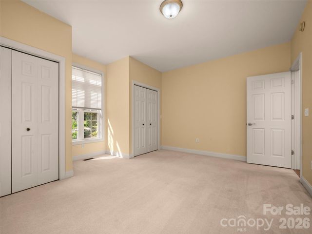 90 Dunroy Drive, Hendersonville, NC 28739