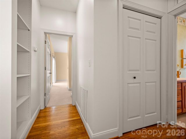 90 Dunroy Drive, Hendersonville, NC 28739