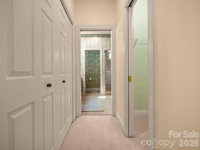 90 Dunroy Drive, Hendersonville, NC 28739