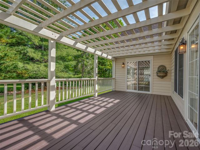 90 Dunroy Drive, Hendersonville, NC 28739