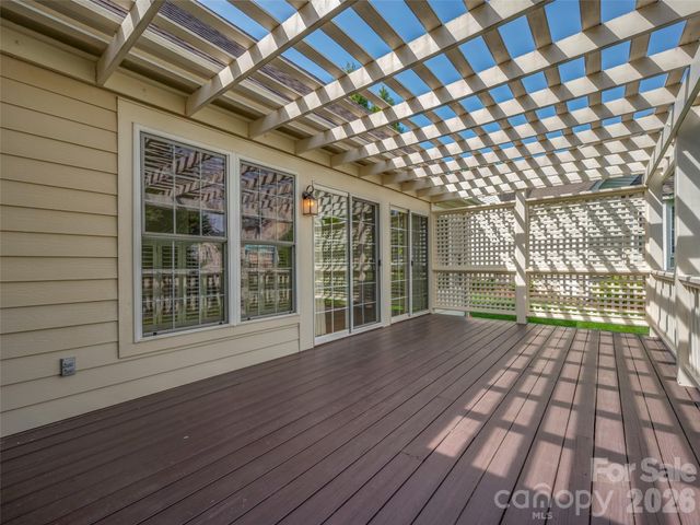 90 Dunroy Drive, Hendersonville, NC 28739