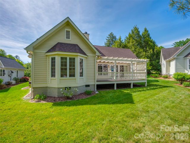 90 Dunroy Drive, Hendersonville, NC 28739
