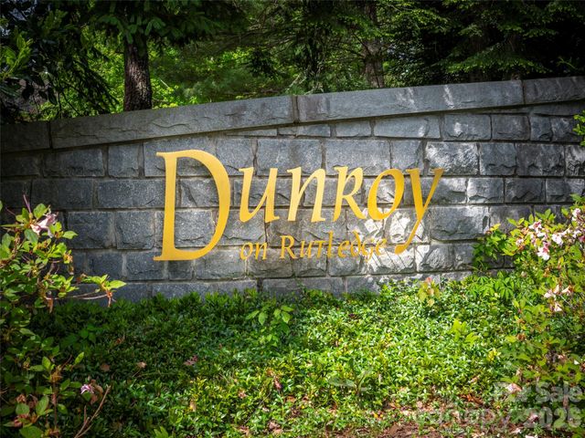90 Dunroy Drive, Hendersonville, NC 28739