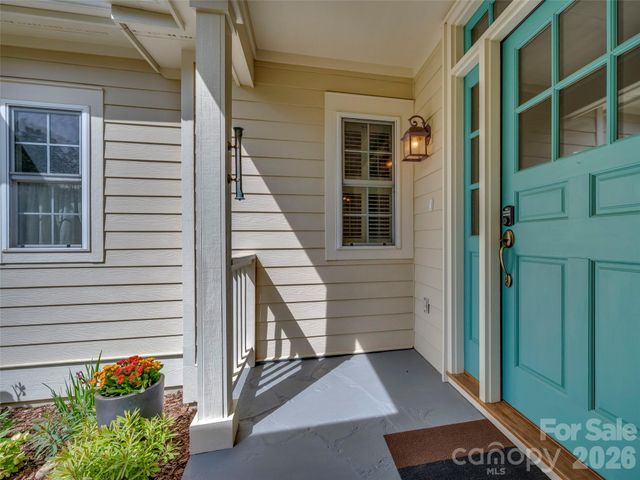 90 Dunroy Drive, Hendersonville, NC 28739