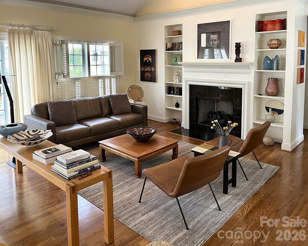 90 Dunroy Drive, Hendersonville, NC 28739