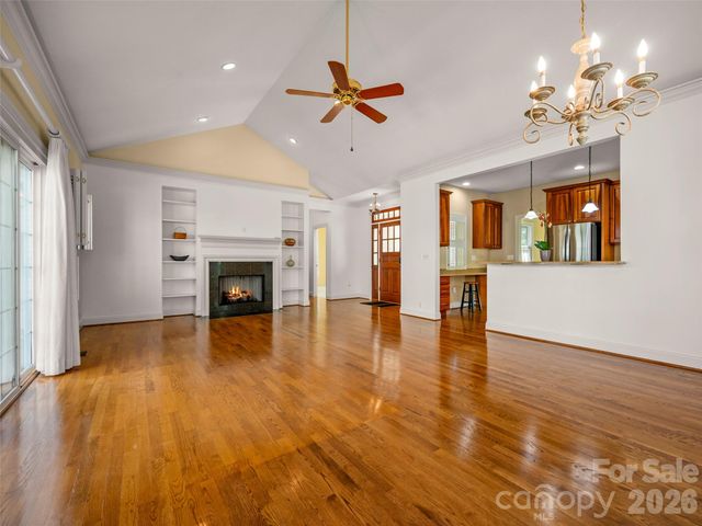 90 Dunroy Drive, Hendersonville, NC 28739