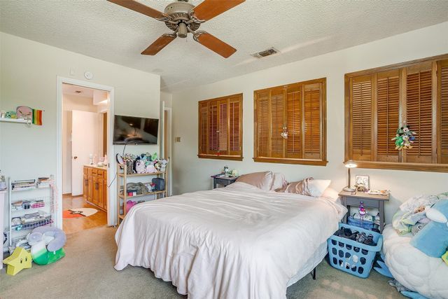 1412 Palmnold Circle E, Fort Worth, TX 76120