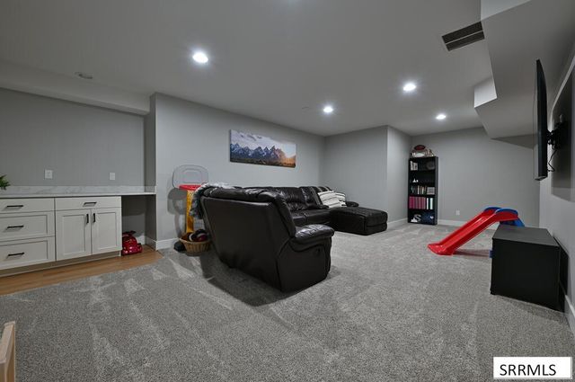 3903 N Livingston Avenue, Idaho Falls, ID 83401