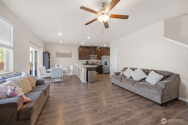 5733 86th Drive NE, Marysville, WA 98270