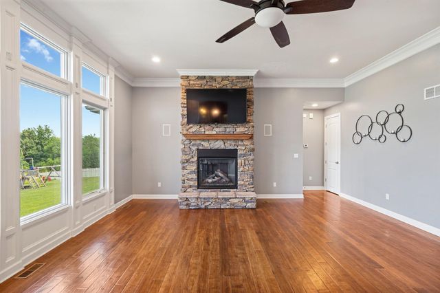 17153 BUCK RUN CT, Boonville, MO 65233