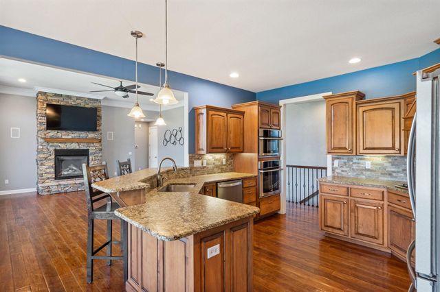 17153 BUCK RUN CT, Boonville, MO 65233