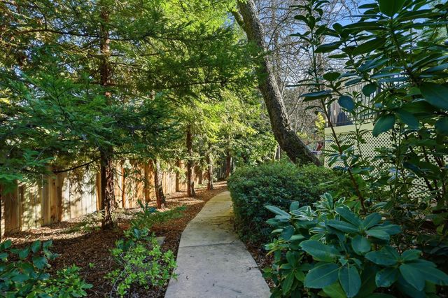 1041 Elmwood Ct, El Dorado Hills, CA 95762