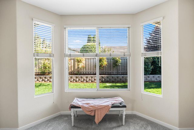 1295 Hawthorne Ln, Lincoln, CA 95648