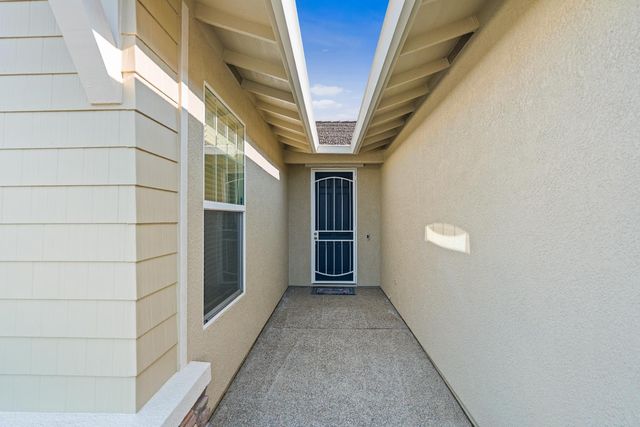 1295 Hawthorne Ln, Lincoln, CA 95648