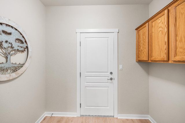 1295 Hawthorne Ln, Lincoln, CA 95648