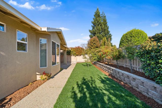 1295 Hawthorne Ln, Lincoln, CA 95648