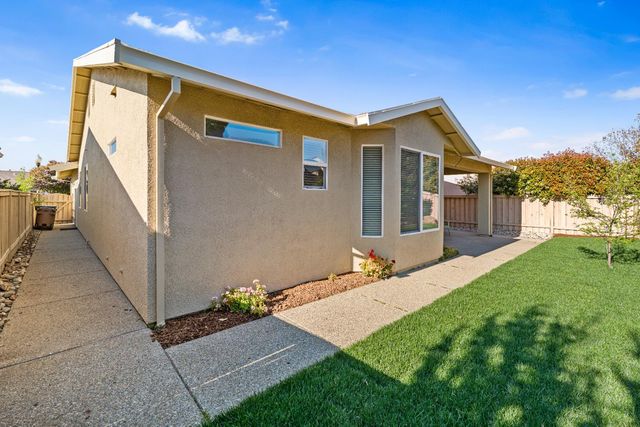 1295 Hawthorne Ln, Lincoln, CA 95648