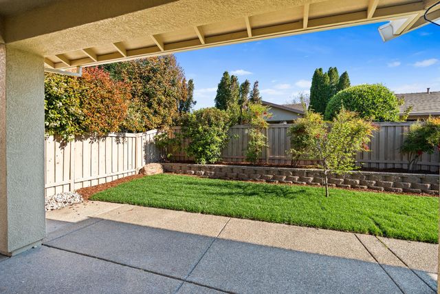 1295 Hawthorne Ln, Lincoln, CA 95648