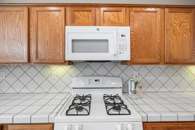 1295 Hawthorne Ln, Lincoln, CA 95648