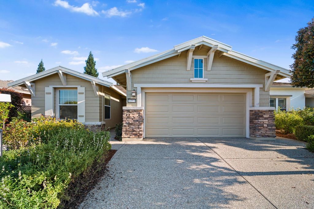 1295 Hawthorne Ln, Lincoln, CA 95648