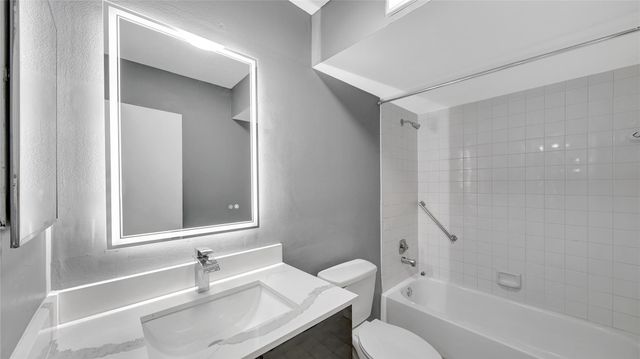 10433 Sunrise Lakes Boulevard 409, Sunrise, FL 33322