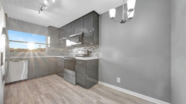 10433 Sunrise Lakes Boulevard 409, Sunrise, FL 33322