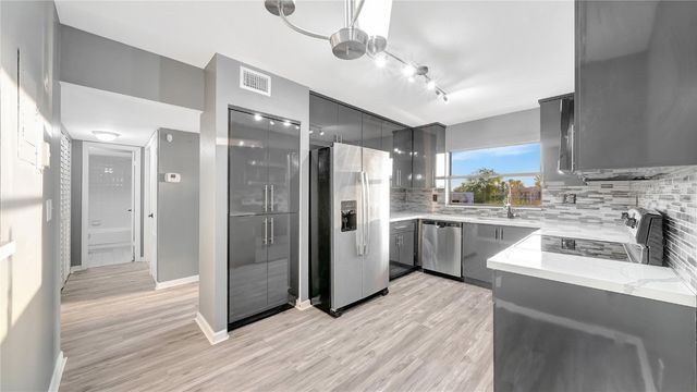 10433 Sunrise Lakes Boulevard 409, Sunrise, FL 33322