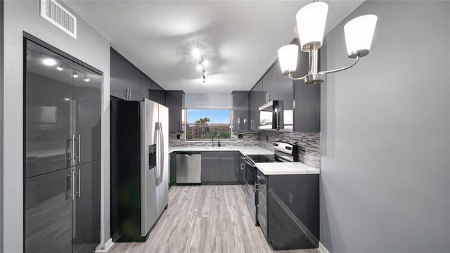 10433 Sunrise Lakes Boulevard 409, Sunrise, FL 33322