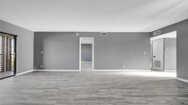 10433 Sunrise Lakes Boulevard 409, Sunrise, FL 33322