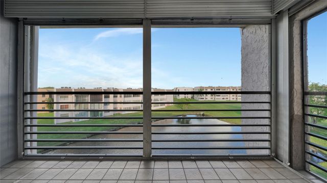 10433 Sunrise Lakes Boulevard 409, Sunrise, FL 33322