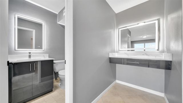 10433 Sunrise Lakes Boulevard 409, Sunrise, FL 33322