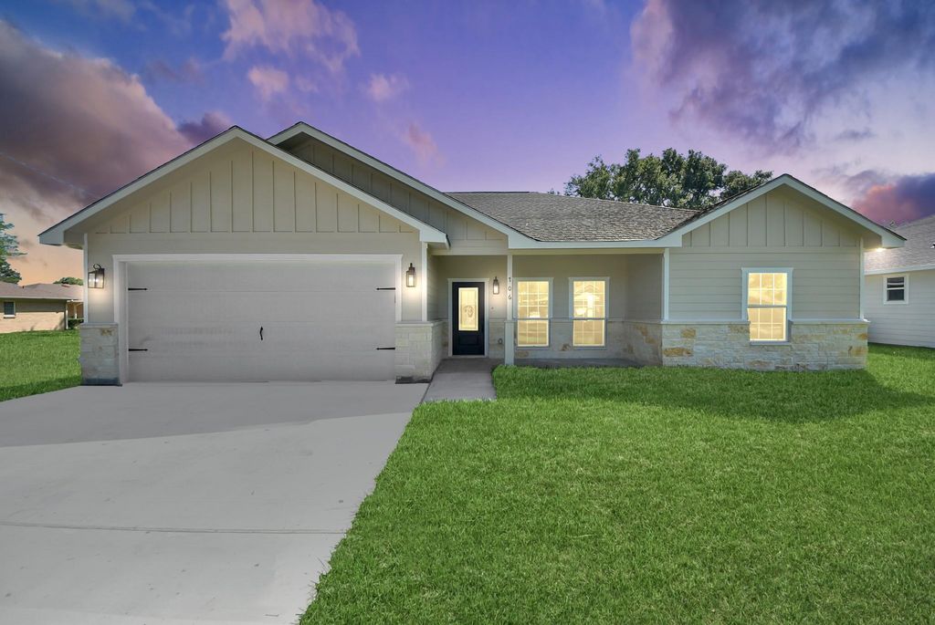 706 Clara Ave, El Campo, TX 77437