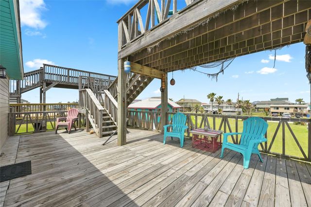 214 Sand Dune Court, Surfside Beach, TX 77541