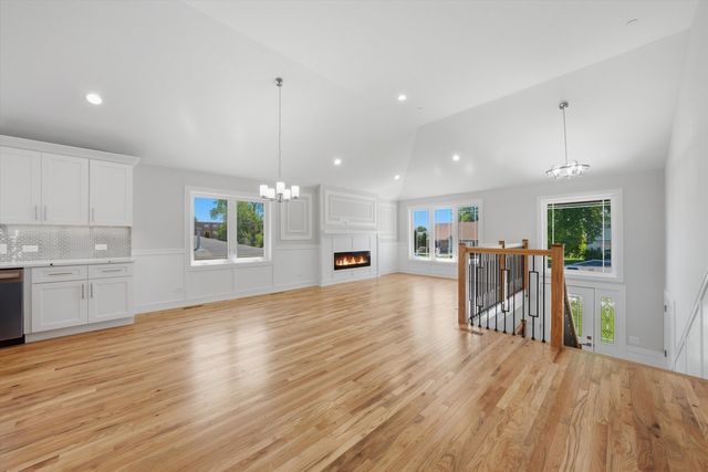 8011 S Oconto Avenue, Bridgeview, IL 60455