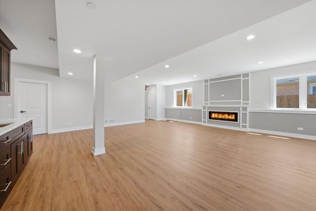 8011 S Oconto Avenue, Bridgeview, IL 60455