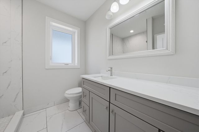 8011 S Oconto Avenue, Bridgeview, IL 60455