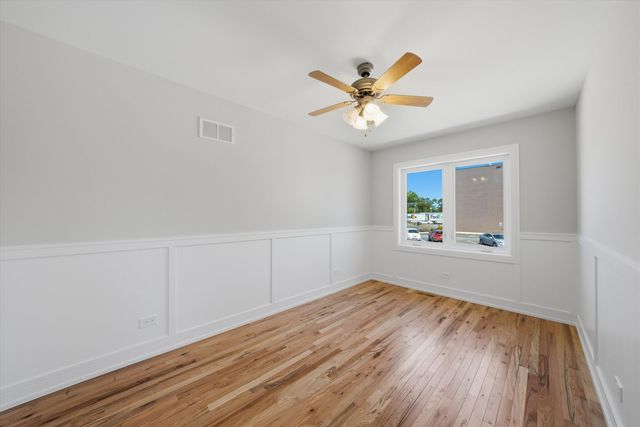 8011 S Oconto Avenue, Bridgeview, IL 60455
