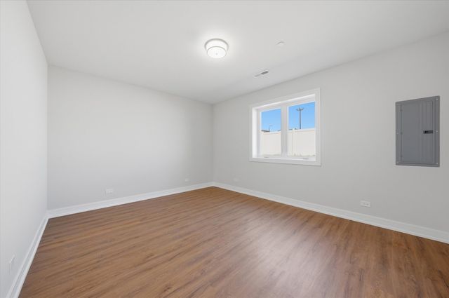 8011 S Oconto Avenue, Bridgeview, IL 60455