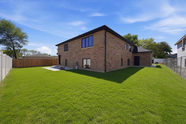 8011 S Oconto Avenue, Bridgeview, IL 60455