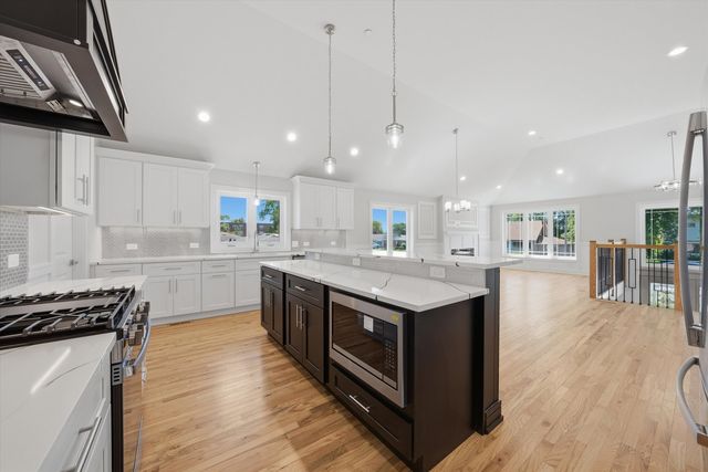 8011 S Oconto Avenue, Bridgeview, IL 60455
