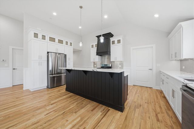 8011 S Oconto Avenue, Bridgeview, IL 60455