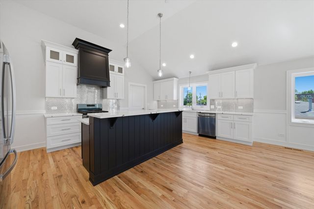 8011 S Oconto Avenue, Bridgeview, IL 60455