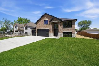 8011 S Oconto Avenue, Bridgeview, IL 60455